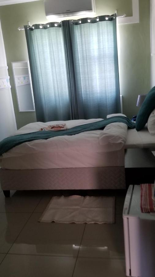 A-Z Boutique Guesthouse Windhoek Esterno foto