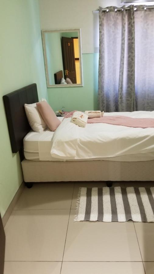 A-Z Boutique Guesthouse Windhoek Esterno foto