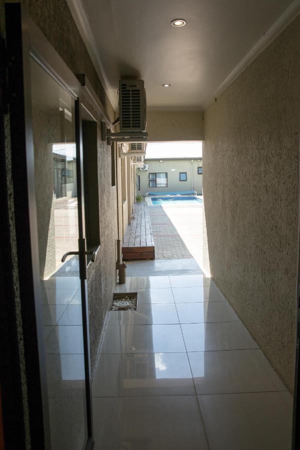 A-Z Boutique Guesthouse Windhoek Esterno foto
