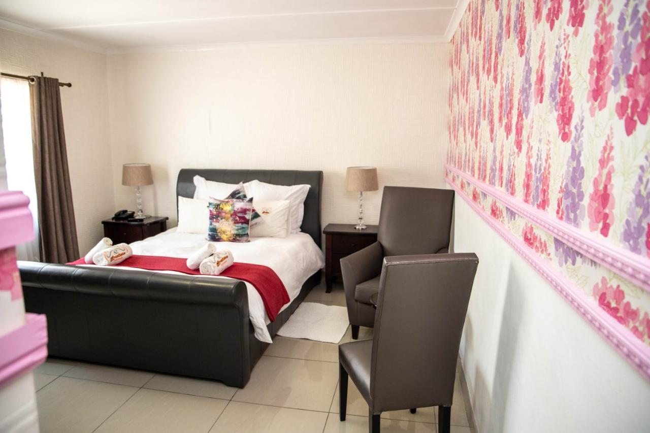 A-Z Boutique Guesthouse Windhoek Esterno foto