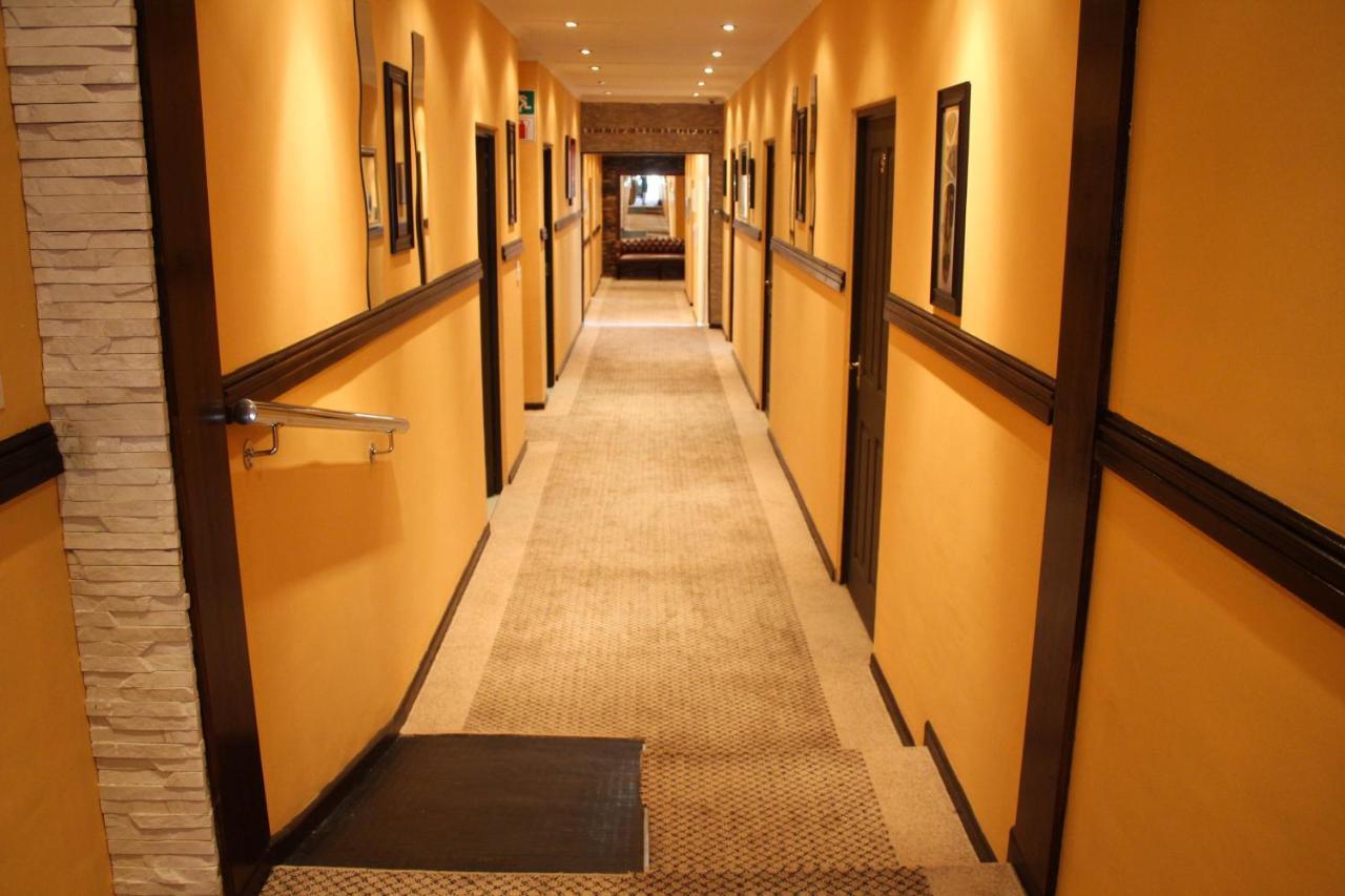 A-Z Boutique Guesthouse Windhoek Esterno foto