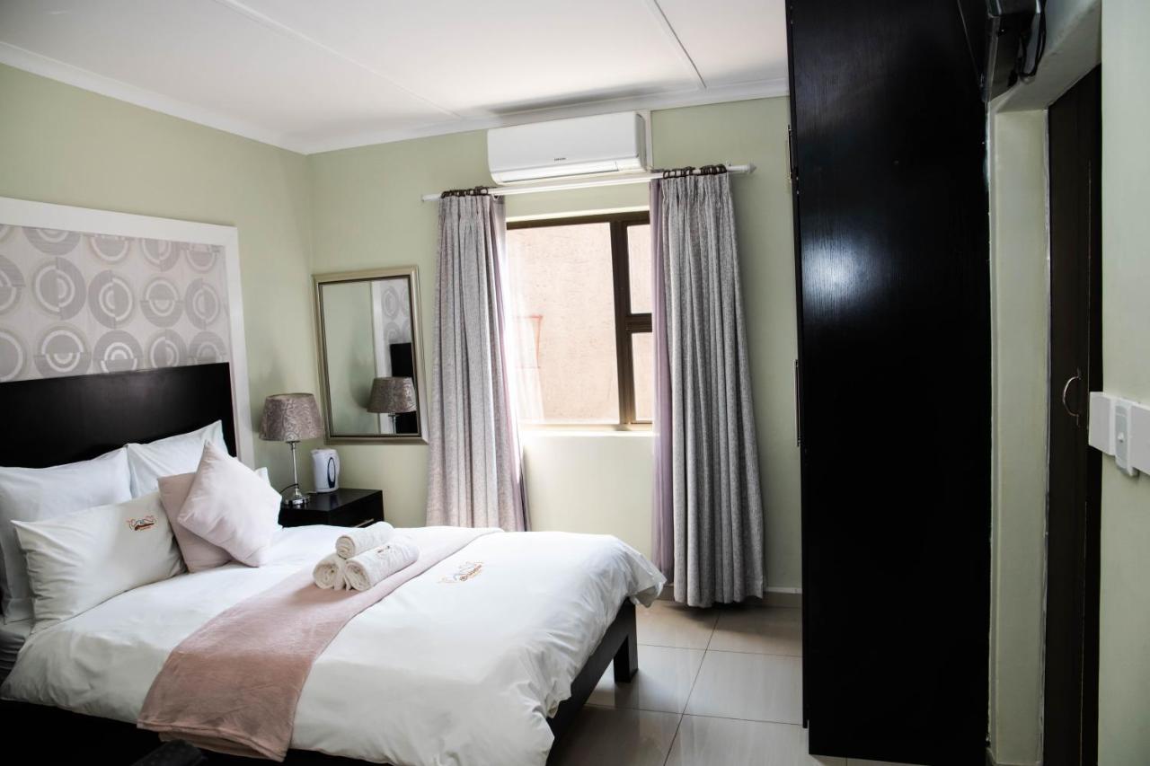 A-Z Boutique Guesthouse Windhoek Esterno foto