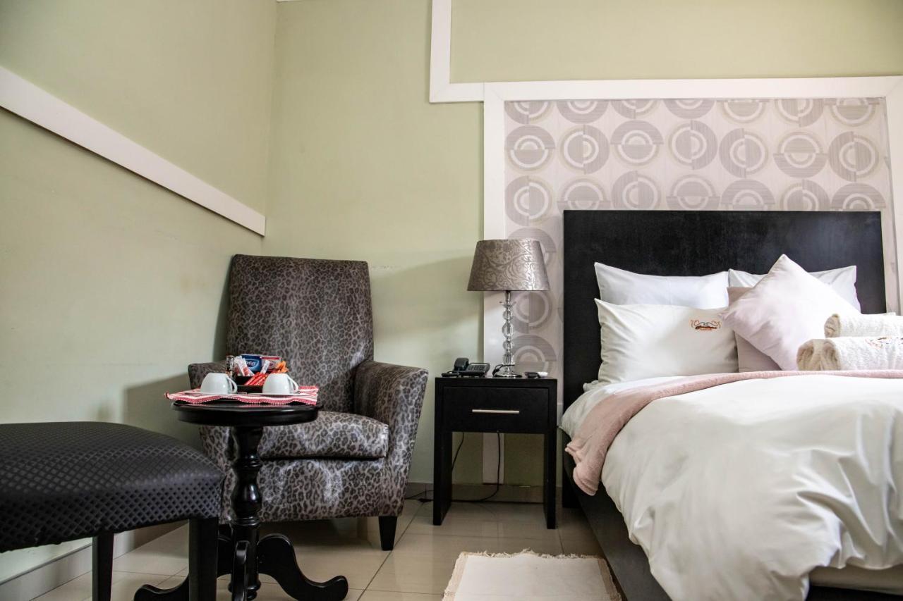 A-Z Boutique Guesthouse Windhoek Esterno foto