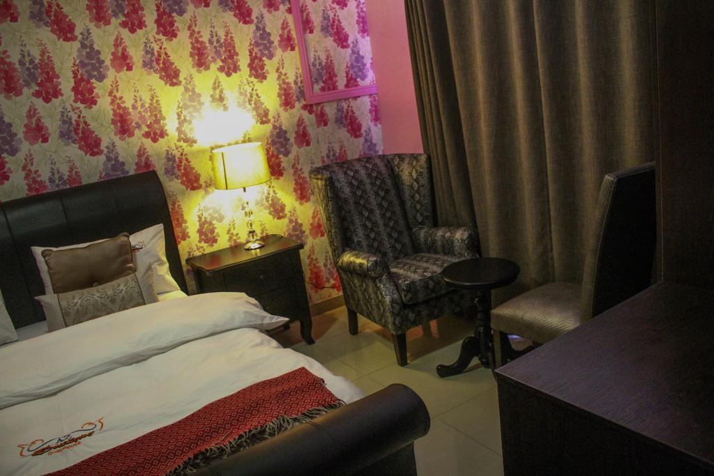 A-Z Boutique Guesthouse Windhoek Esterno foto