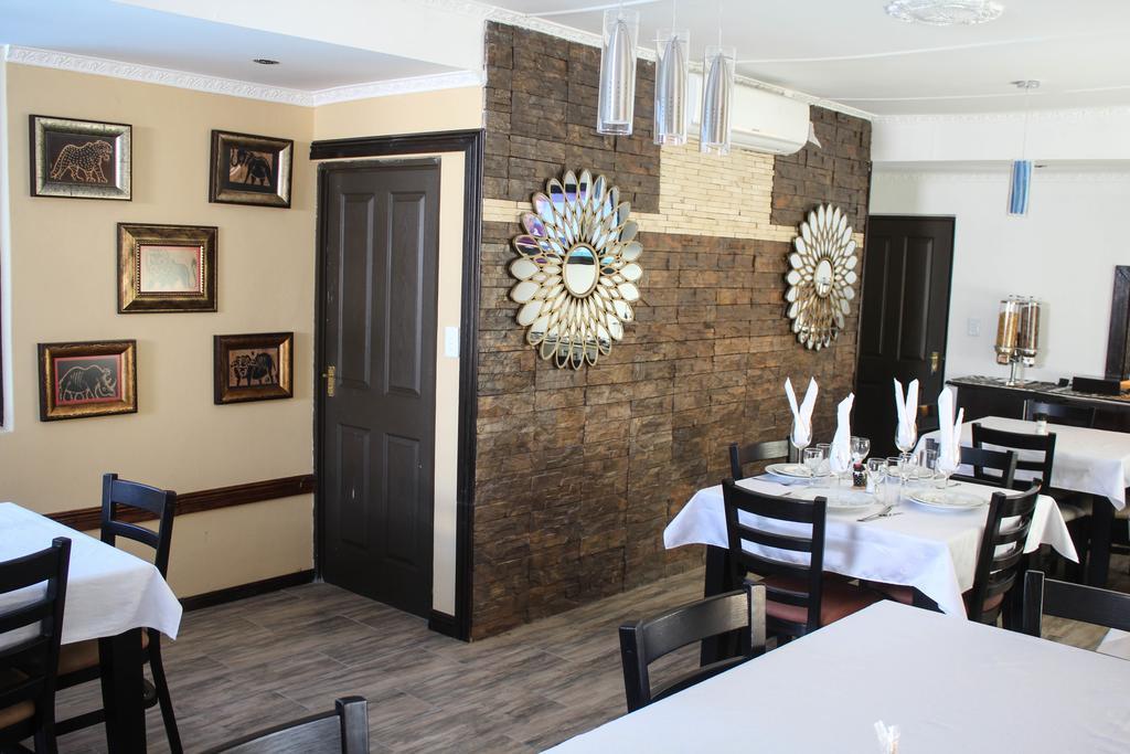 A-Z Boutique Guesthouse Windhoek Esterno foto