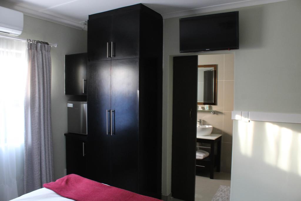 A-Z Boutique Guesthouse Windhoek Esterno foto
