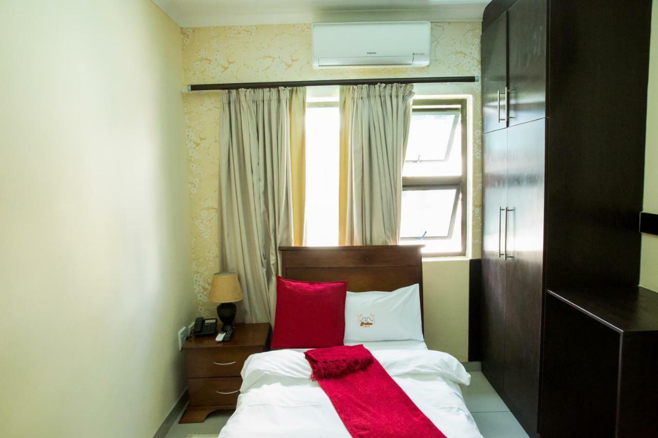 A-Z Boutique Guesthouse Windhoek Esterno foto