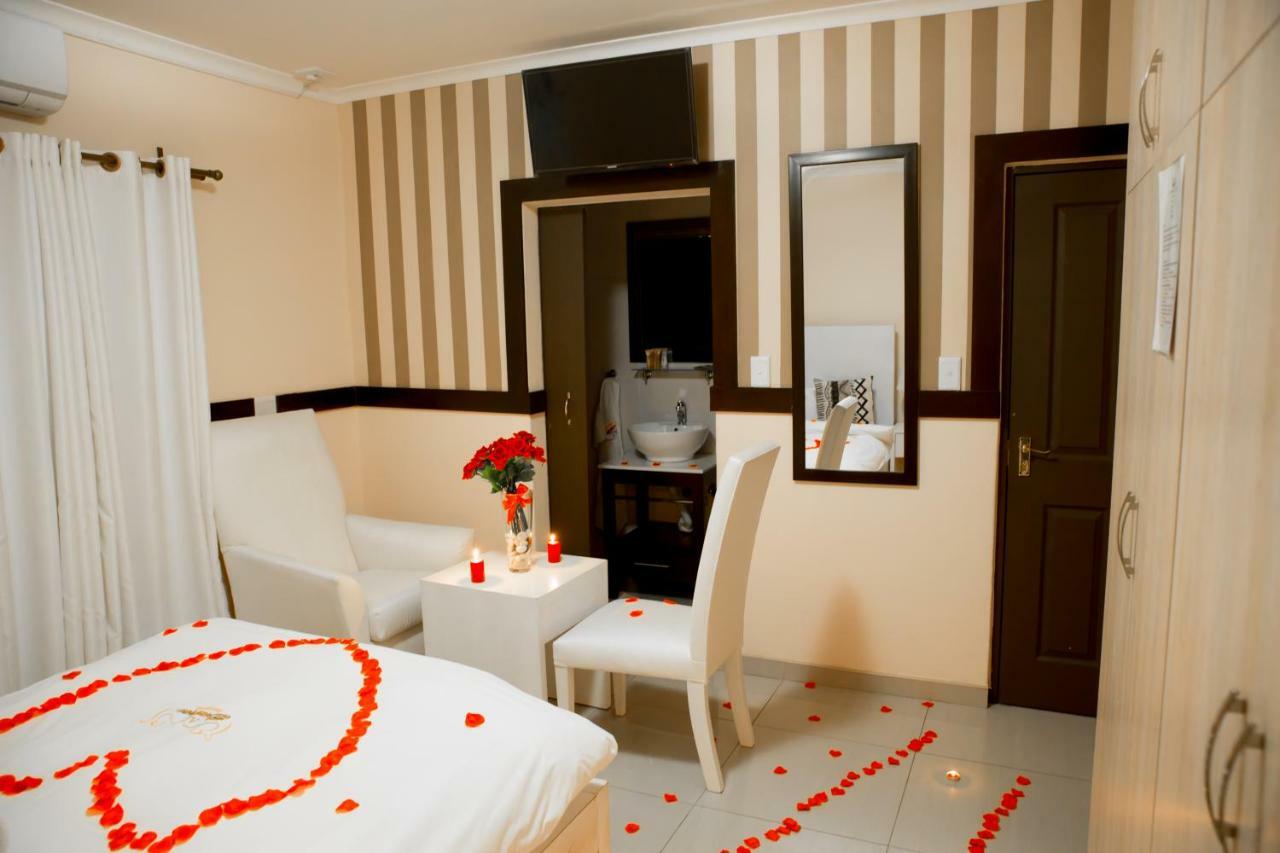 A-Z Boutique Guesthouse Windhoek Esterno foto