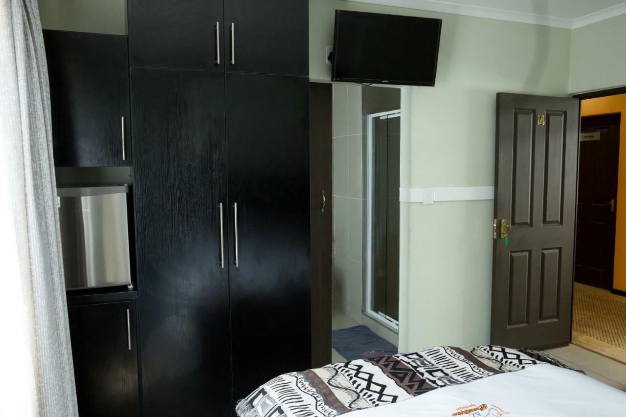 A-Z Boutique Guesthouse Windhoek Esterno foto