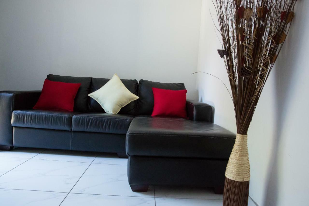 A-Z Boutique Guesthouse Windhoek Esterno foto
