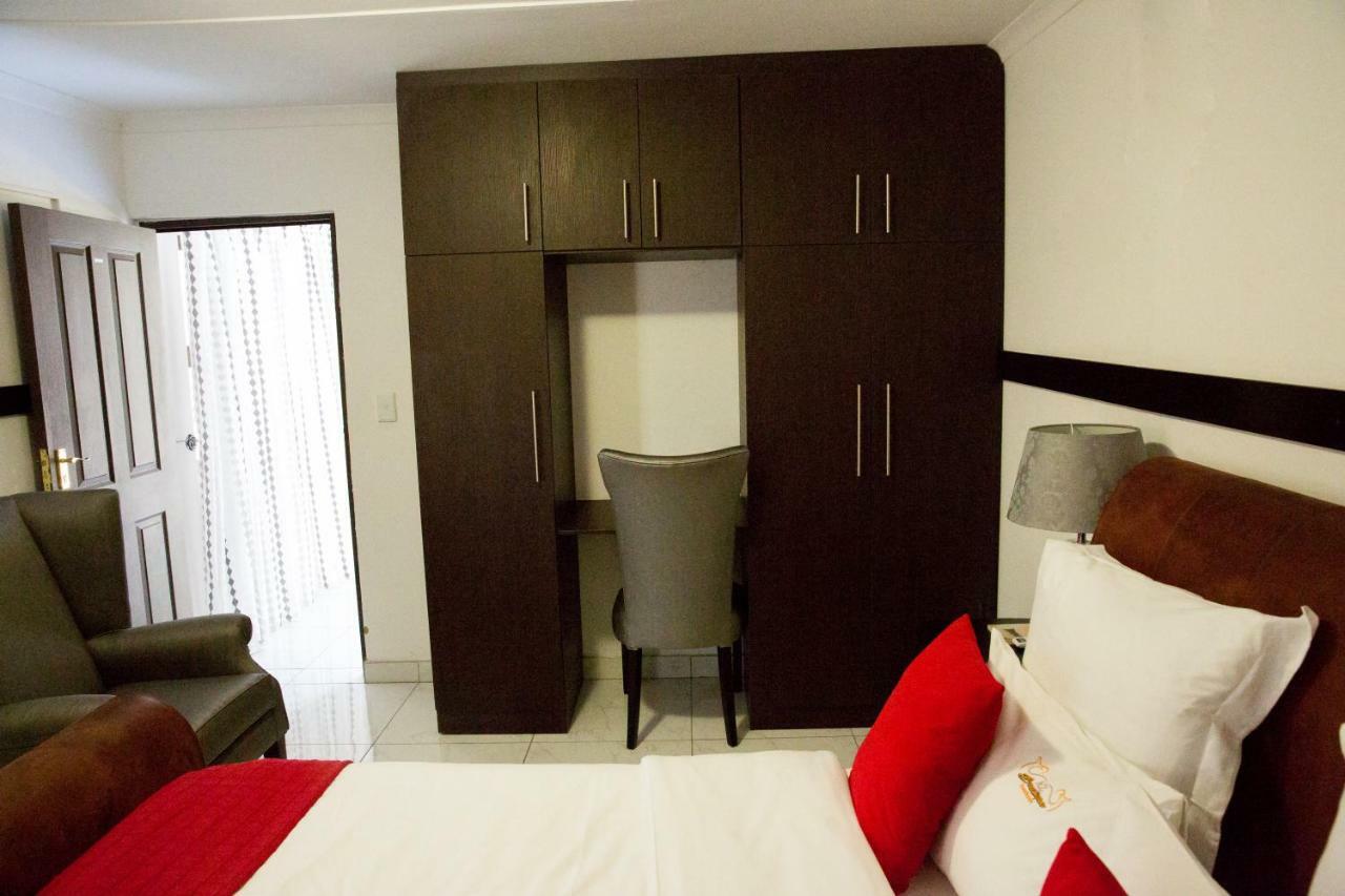A-Z Boutique Guesthouse Windhoek Esterno foto