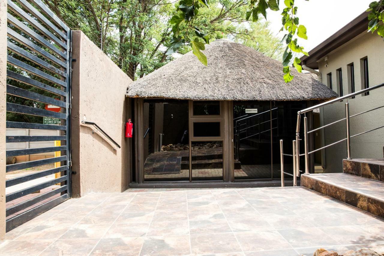 A-Z Boutique Guesthouse Windhoek Esterno foto