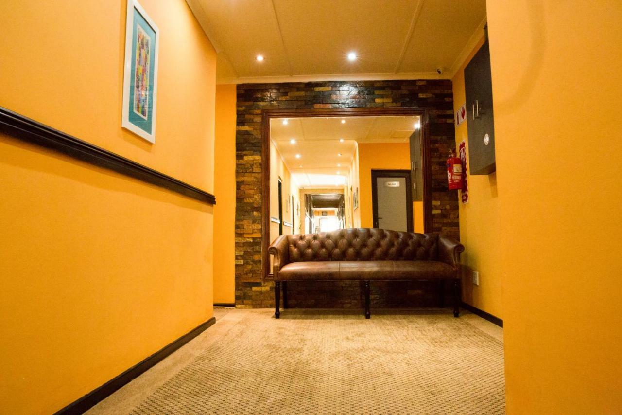 A-Z Boutique Guesthouse Windhoek Esterno foto