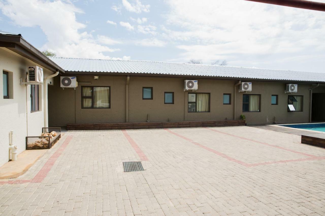 A-Z Boutique Guesthouse Windhoek Esterno foto