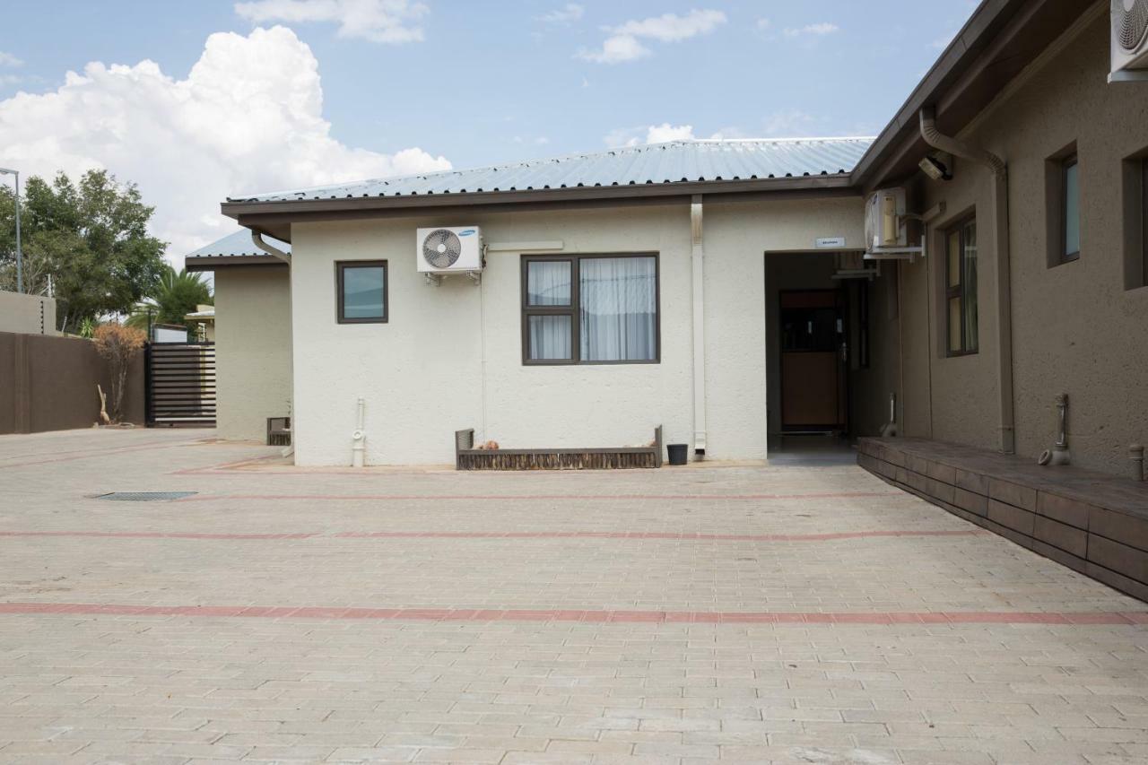 A-Z Boutique Guesthouse Windhoek Esterno foto
